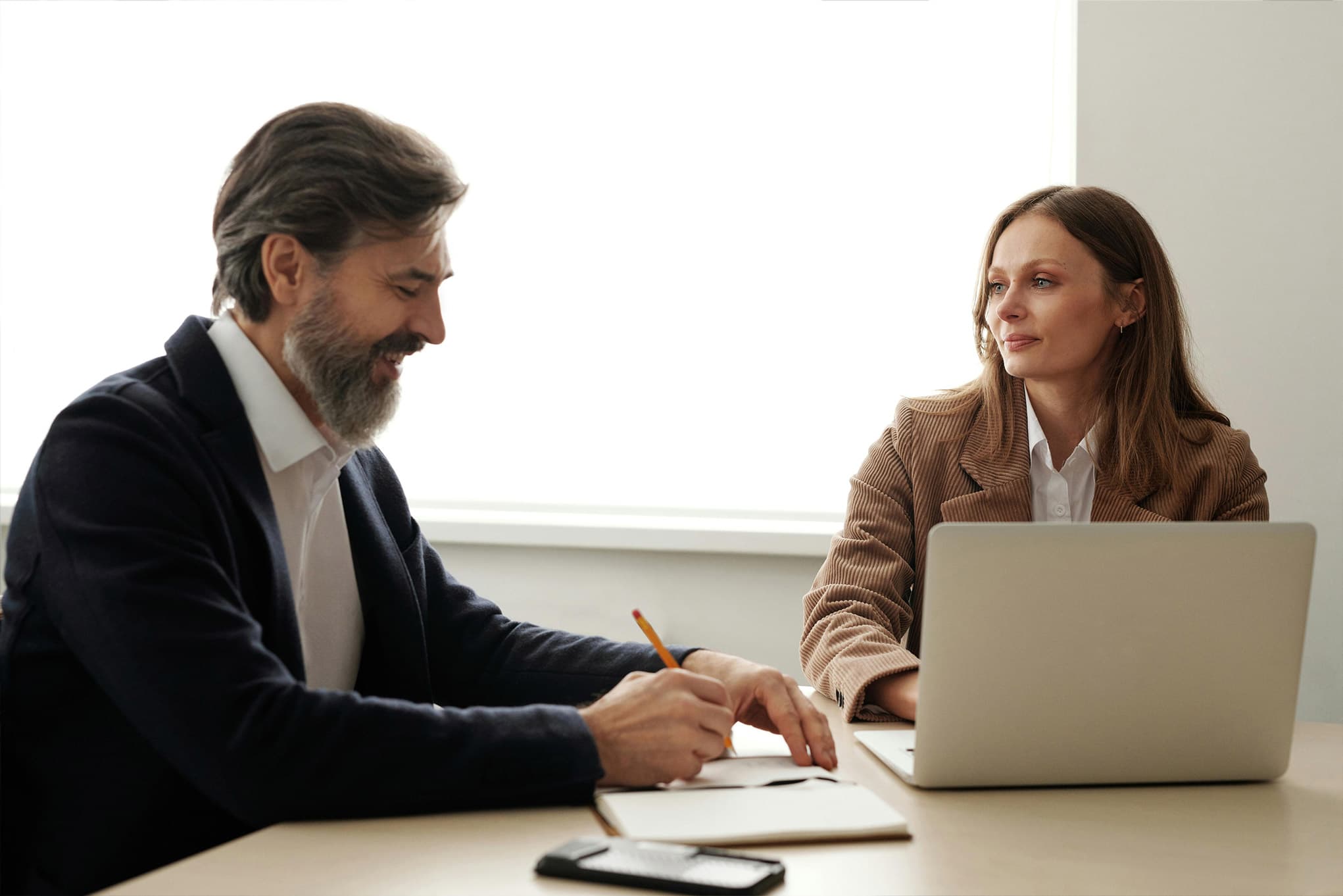 Gespräch zwischen Eigentümer und Servicepartner